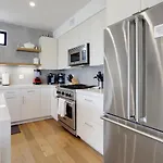 Luxury Dream Home - Massive Rooftop Patio, Zen Garden, Ac & Fast Wifi!
