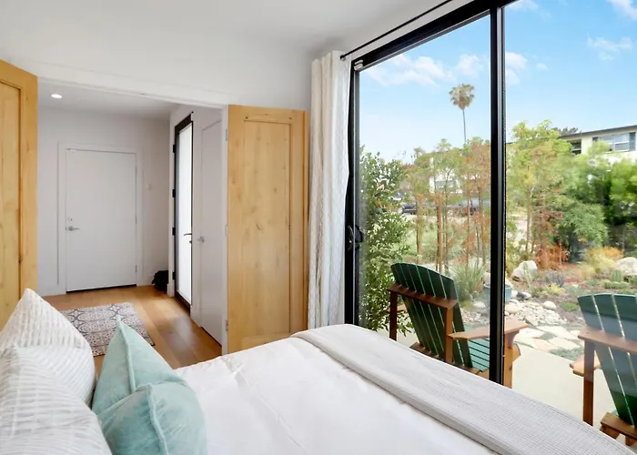 Luxury Dream Home - Massive Rooftop Patio, Zen Garden, Ac & Fast Wifi!