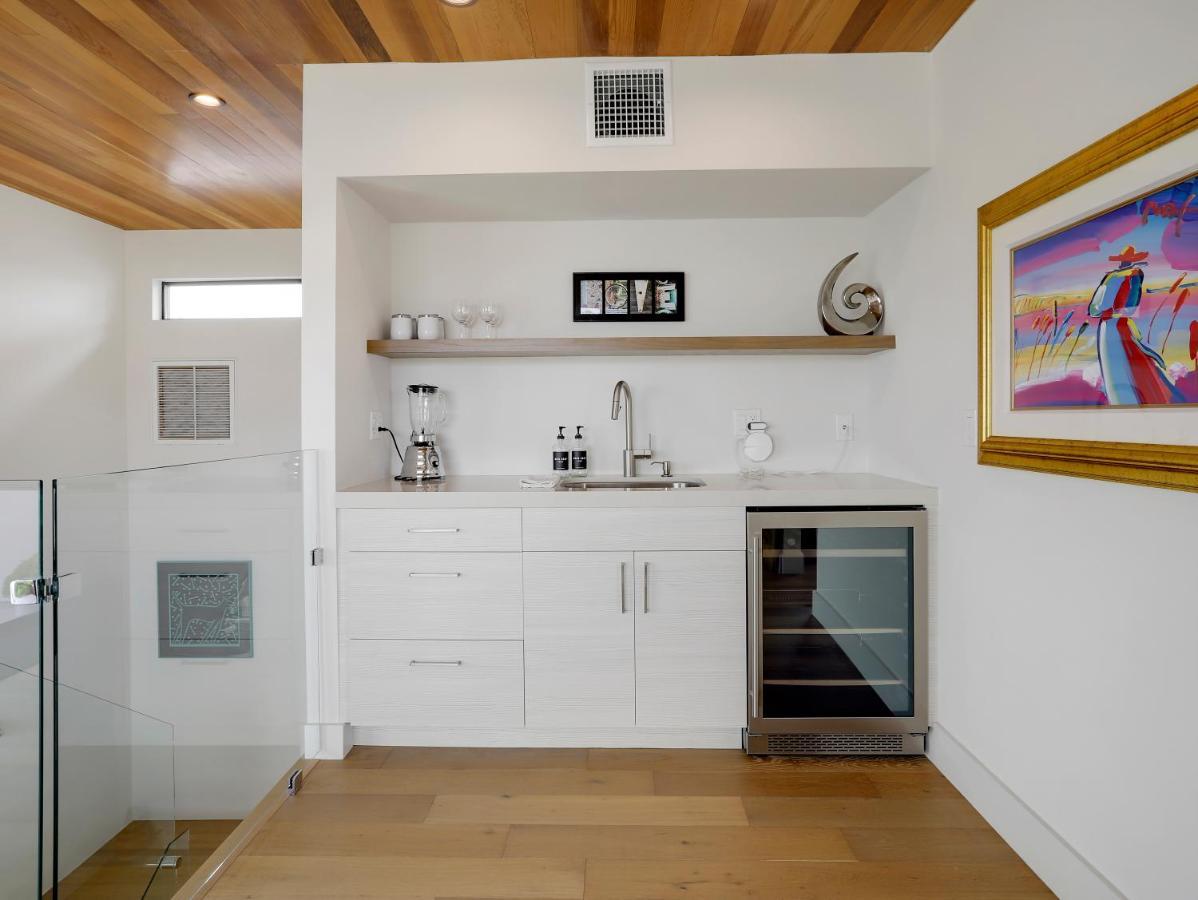 Holiday home Luxury Dream - Massive Rooftop Patio, Zen Garden, Ac & Fast Wifi!